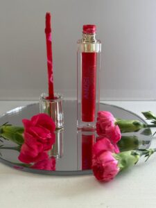 RED HAWT!!! Color 18 LIQUID LIPSTICK